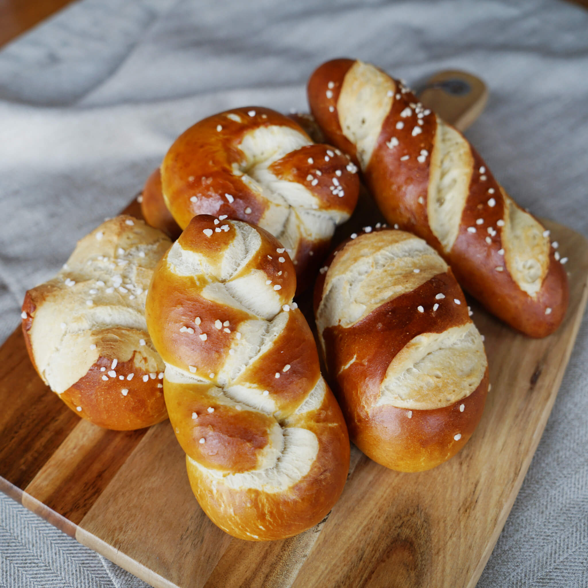 Laugengebaeck mit Hefewasservorteig